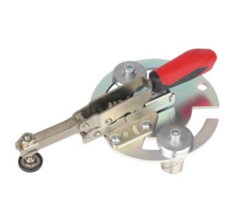 Senkrechtspanner auf Adapterplatte mit Klemmbolzen für Lochrasterplatte Ø 20 mm